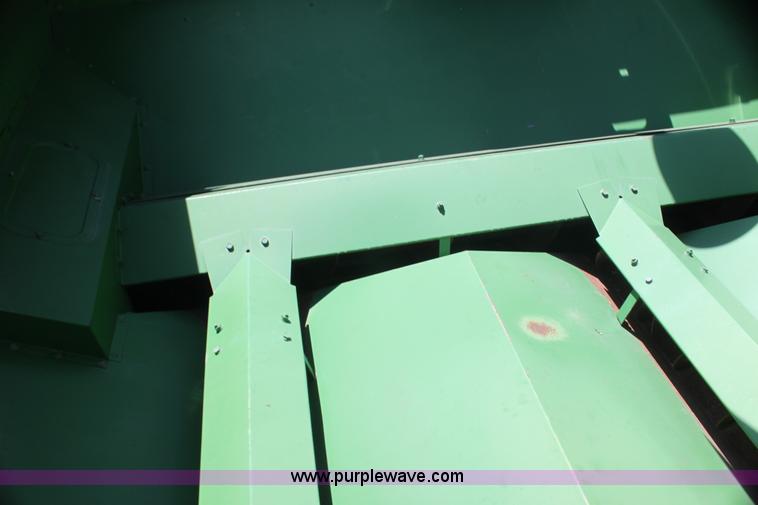 image for item I7374 1972 John Deere 6600 combine