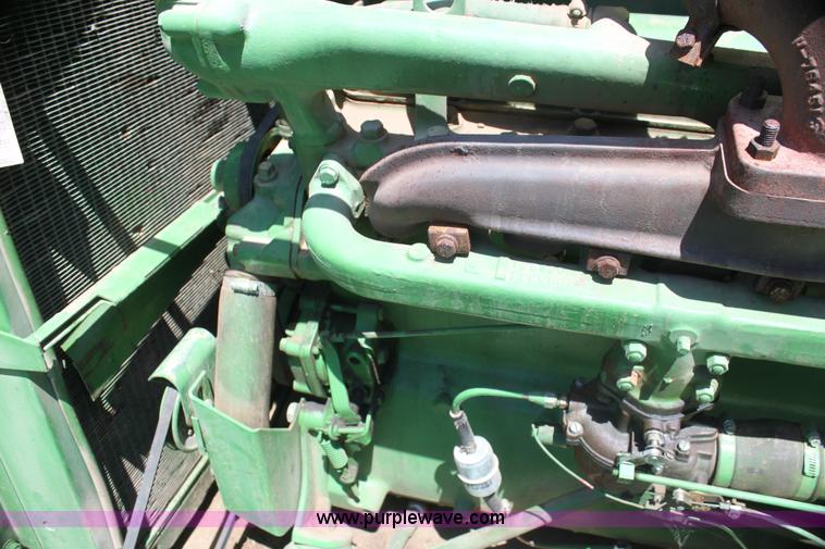 image for item I7374 1972 John Deere 6600 combine
