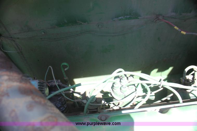 image for item I7374 1972 John Deere 6600 combine