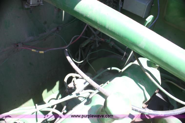 image for item I7374 1972 John Deere 6600 combine