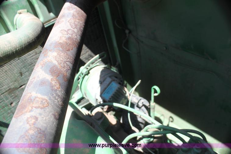 image for item I7374 1972 John Deere 6600 combine