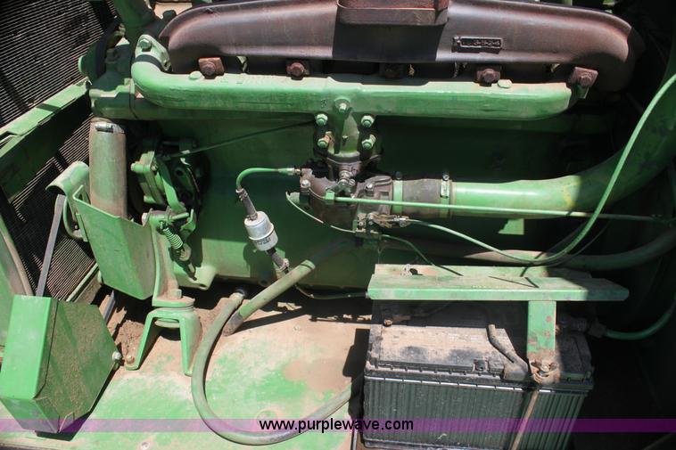 image for item I7374 1972 John Deere 6600 combine