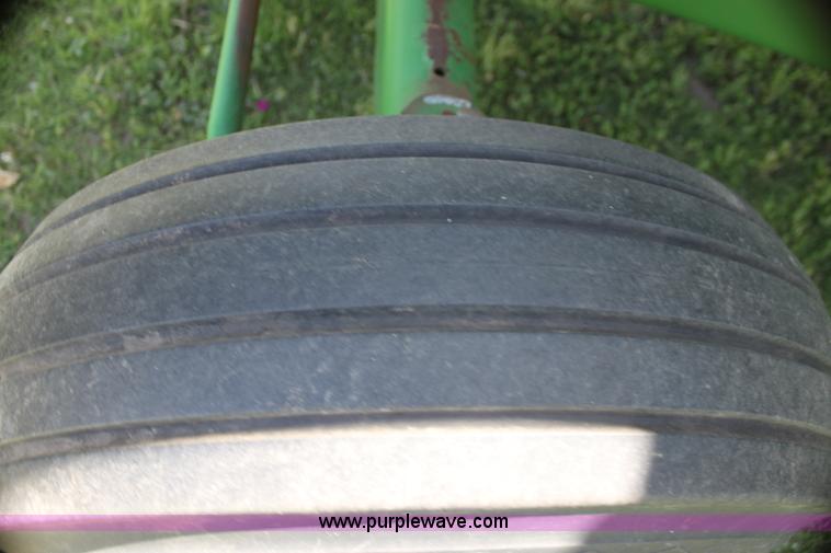 image for item I7374 1972 John Deere 6600 combine