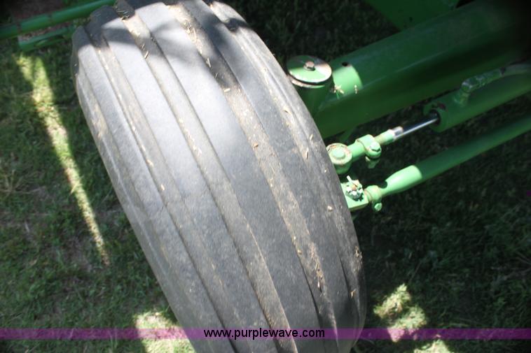 image for item I7374 1972 John Deere 6600 combine