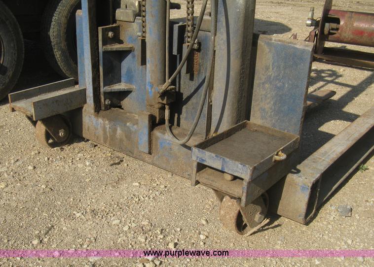 image for item AS9136 Industrial shop built material lift