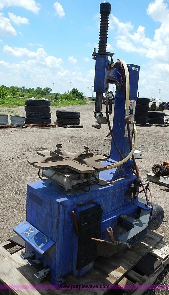Eagle pneumatic tire machine in Towanda, KS Item AZ9900 sold Purple