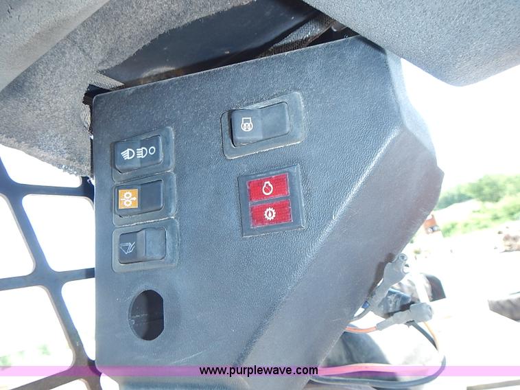 image for item AZ9931 1998 Bobcat 863 skid steer