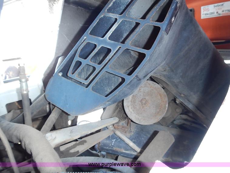 image for item AZ9931 1998 Bobcat 863 skid steer