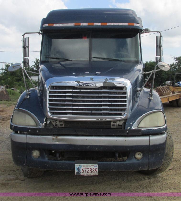 image for item B4918 2002 Freightliner Columbia semi truck