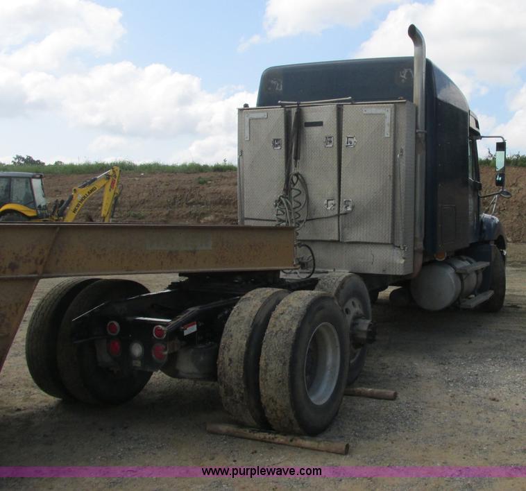 image for item B4918 2002 Freightliner Columbia semi truck