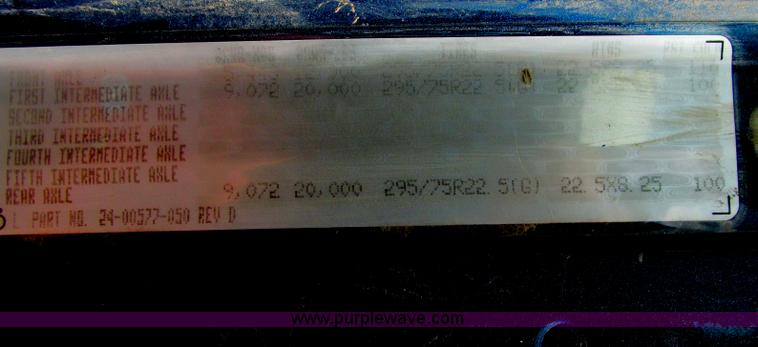 image for item B4918 2002 Freightliner Columbia semi truck