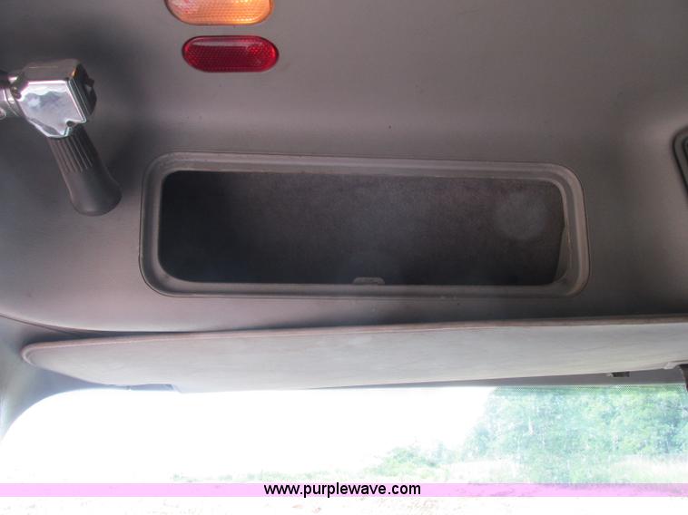 image for item B4918 2002 Freightliner Columbia semi truck