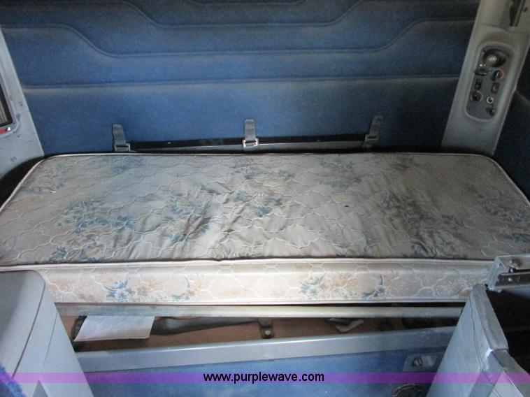 image for item B4918 2002 Freightliner Columbia semi truck