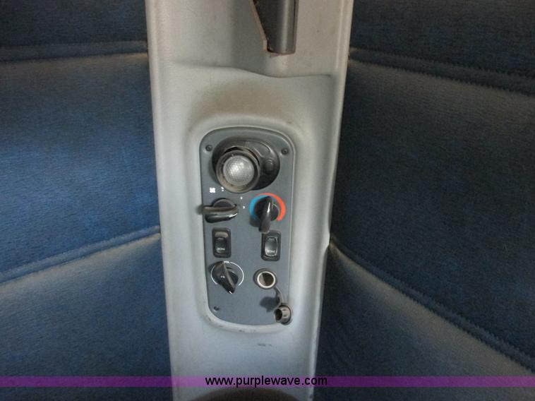 image for item B4918 2002 Freightliner Columbia semi truck