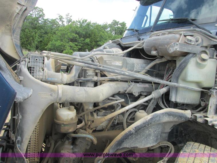 image for item B4918 2002 Freightliner Columbia semi truck