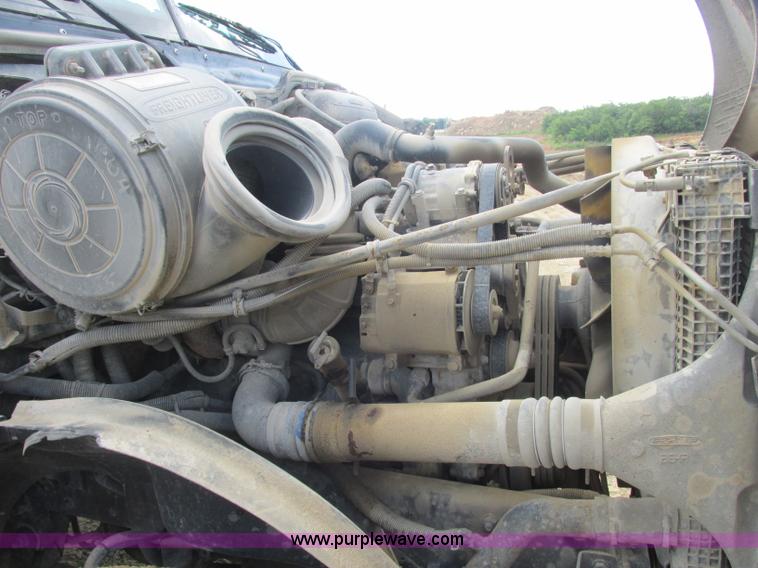 image for item B4918 2002 Freightliner Columbia semi truck