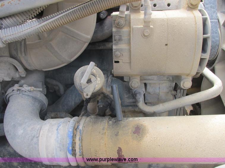 image for item B4918 2002 Freightliner Columbia semi truck