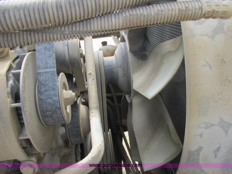 image for item B4918 2002 Freightliner Columbia semi truck