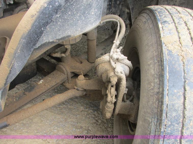 image for item B4918 2002 Freightliner Columbia semi truck