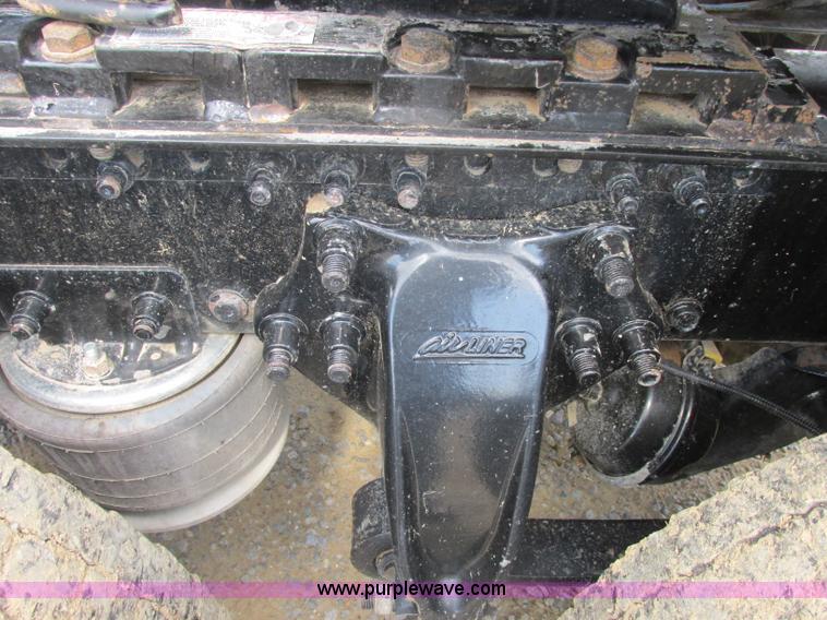 image for item B4918 2002 Freightliner Columbia semi truck