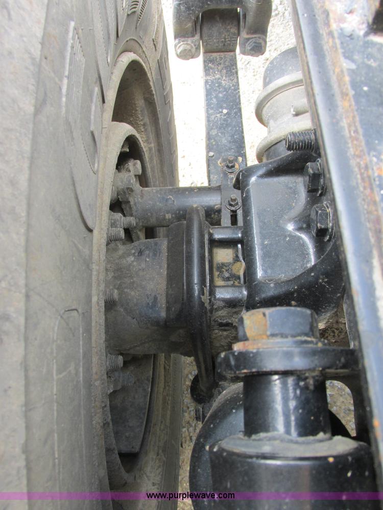 image for item B4918 2002 Freightliner Columbia semi truck