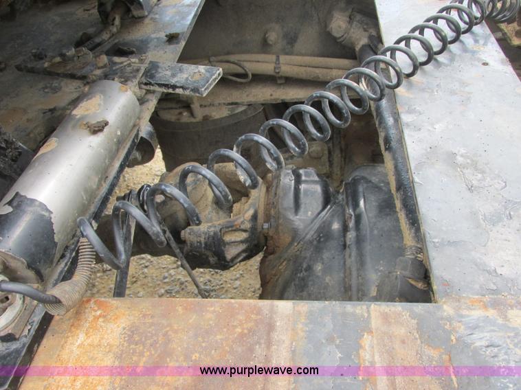 image for item B4918 2002 Freightliner Columbia semi truck