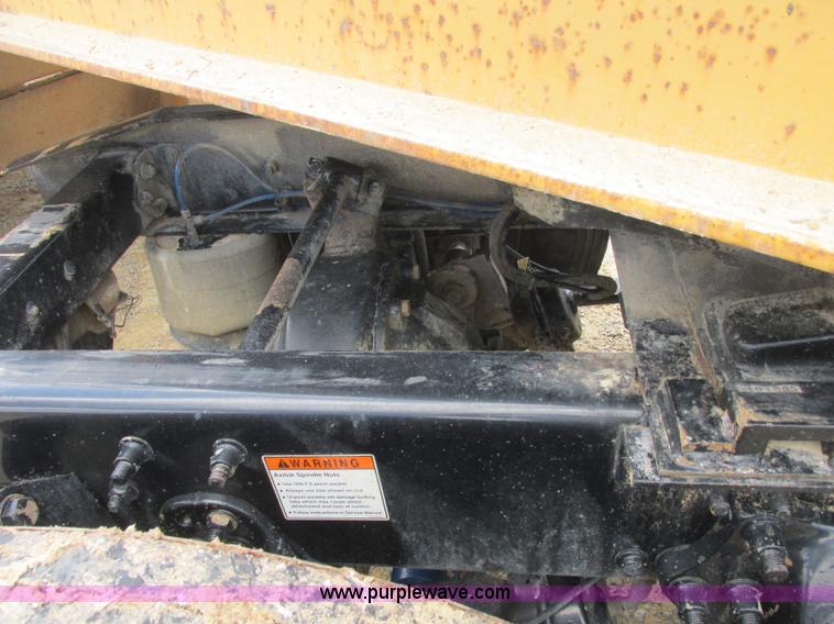 image for item B4918 2002 Freightliner Columbia semi truck