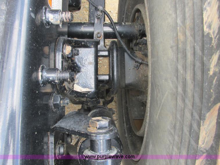 image for item B4918 2002 Freightliner Columbia semi truck