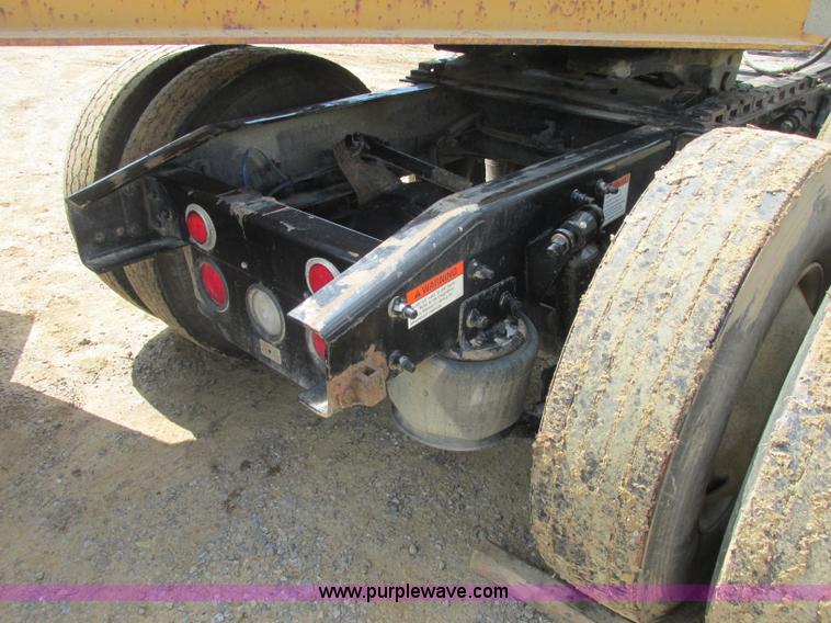 image for item B4918 2002 Freightliner Columbia semi truck