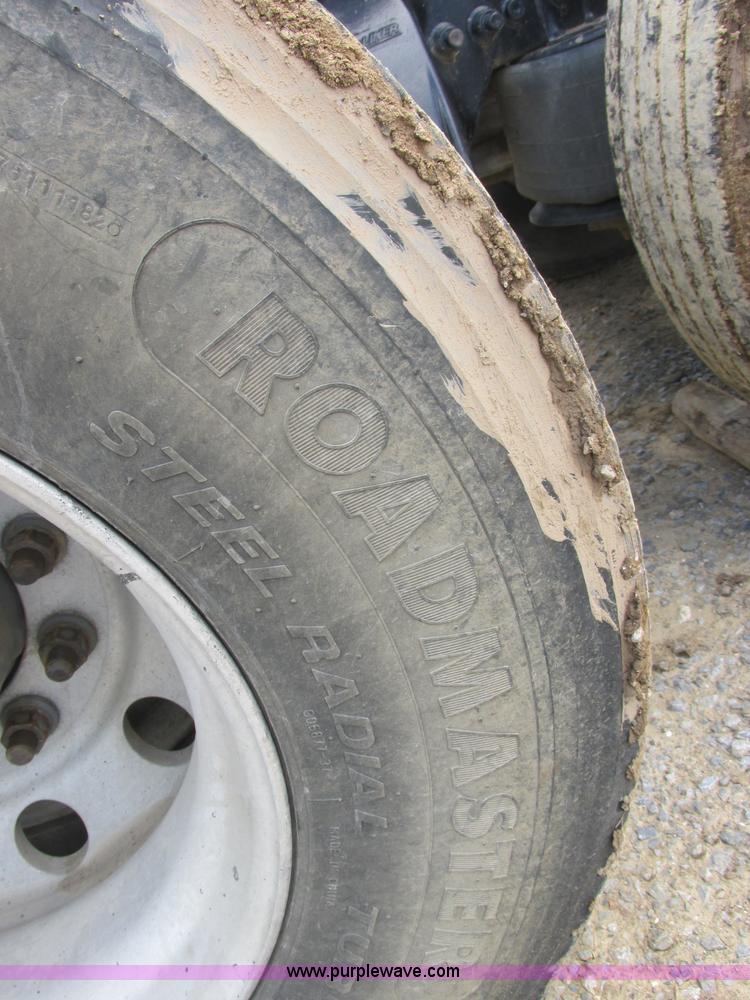 image for item B4918 2002 Freightliner Columbia semi truck