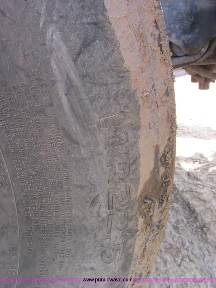 image for item B4918 2002 Freightliner Columbia semi truck