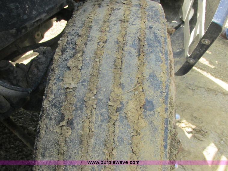 image for item B4918 2002 Freightliner Columbia semi truck