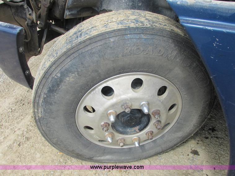 image for item B4918 2002 Freightliner Columbia semi truck