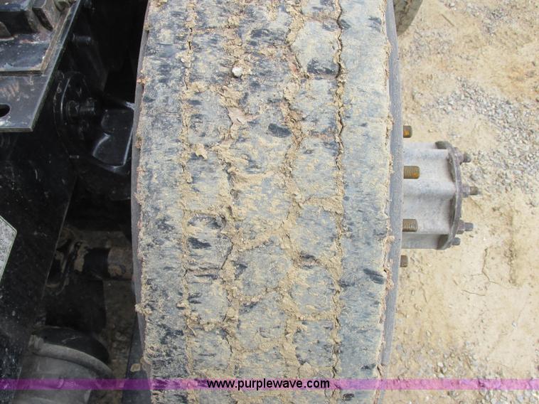 image for item B4918 2002 Freightliner Columbia semi truck