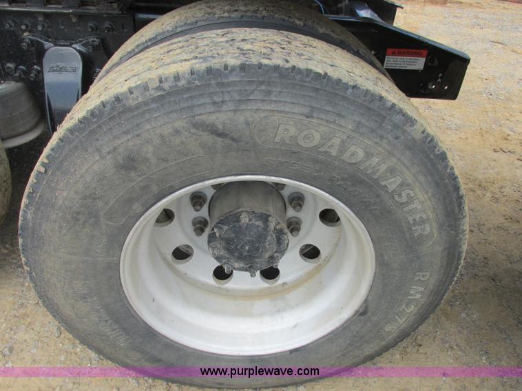 image for item B4918 2002 Freightliner Columbia semi truck