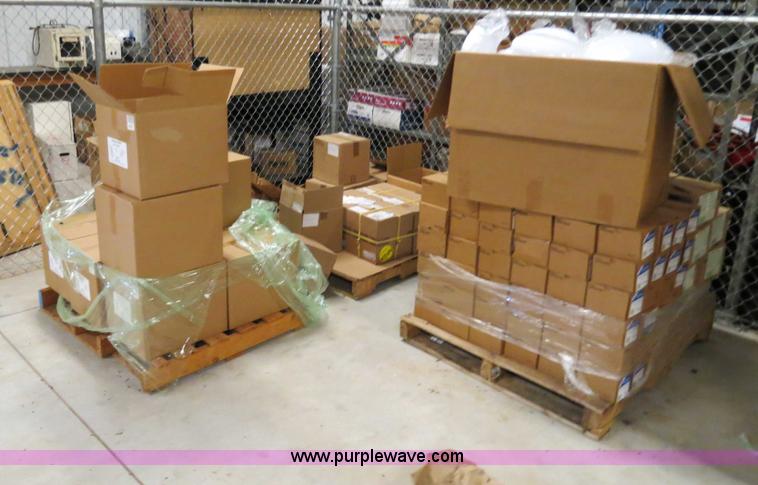 image for item B4919 Assorted outdoor light fixtures, ballast kits, and other parts