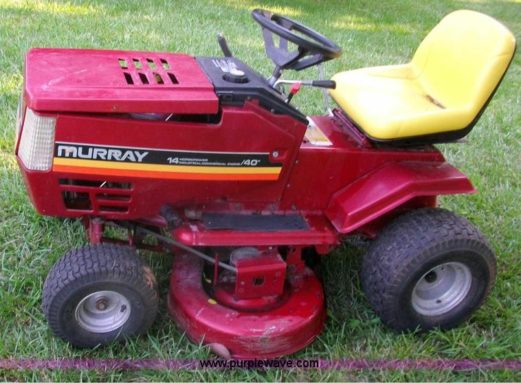 Murray lawn mower in Wamego, KS Item D1033 sold Purple Wave