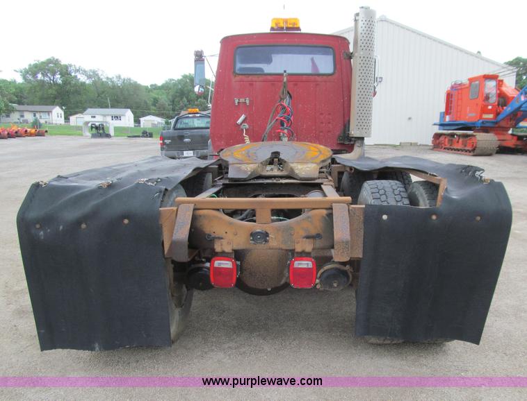 image for item E4694 1989 Ford LT9000 semi truck