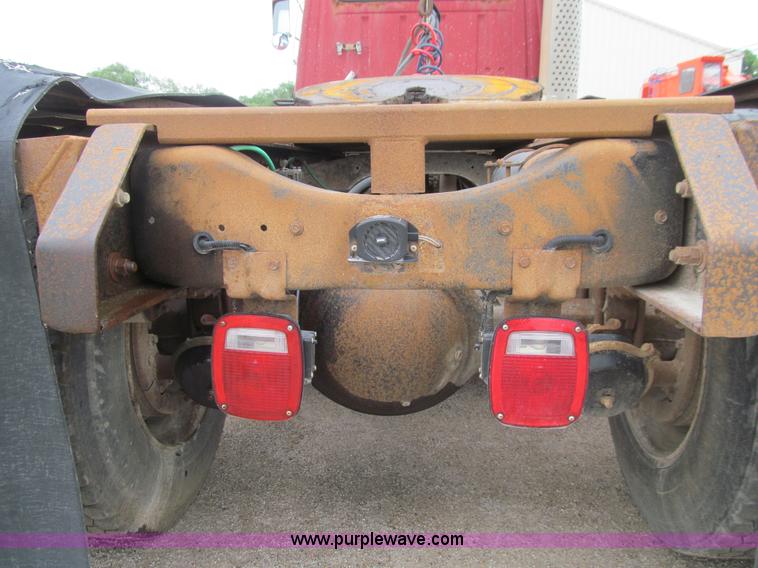 image for item E4694 1989 Ford LT9000 semi truck