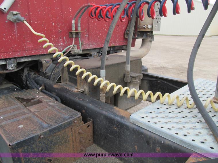 image for item E4694 1989 Ford LT9000 semi truck