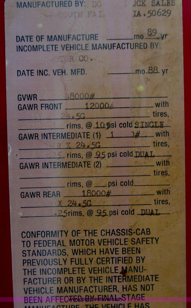 image for item E4694 1989 Ford LT9000 semi truck