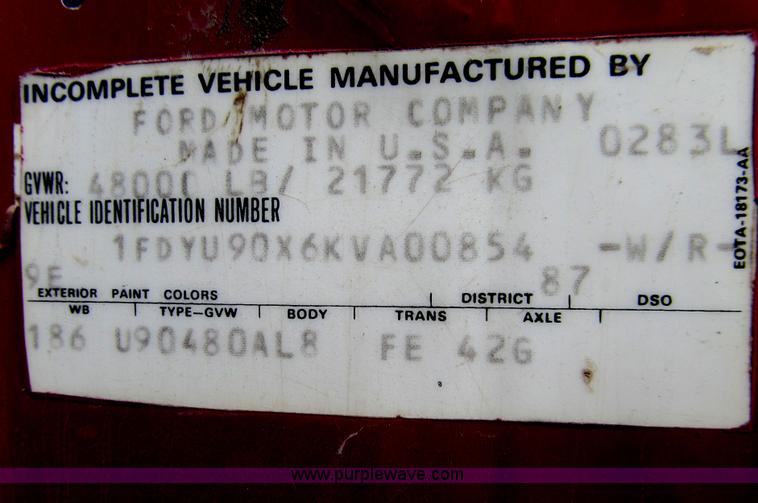 image for item E4694 1989 Ford LT9000 semi truck