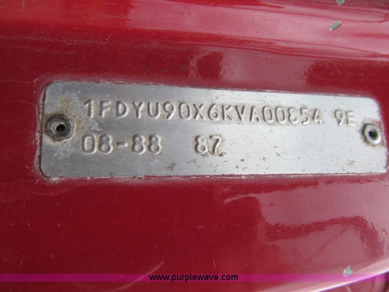 image for item E4694 1989 Ford LT9000 semi truck