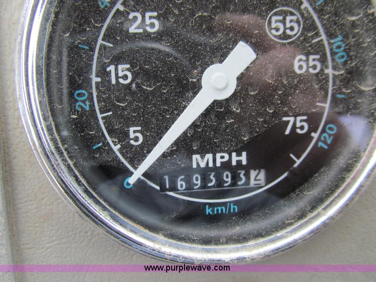 image for item E4694 1989 Ford LT9000 semi truck