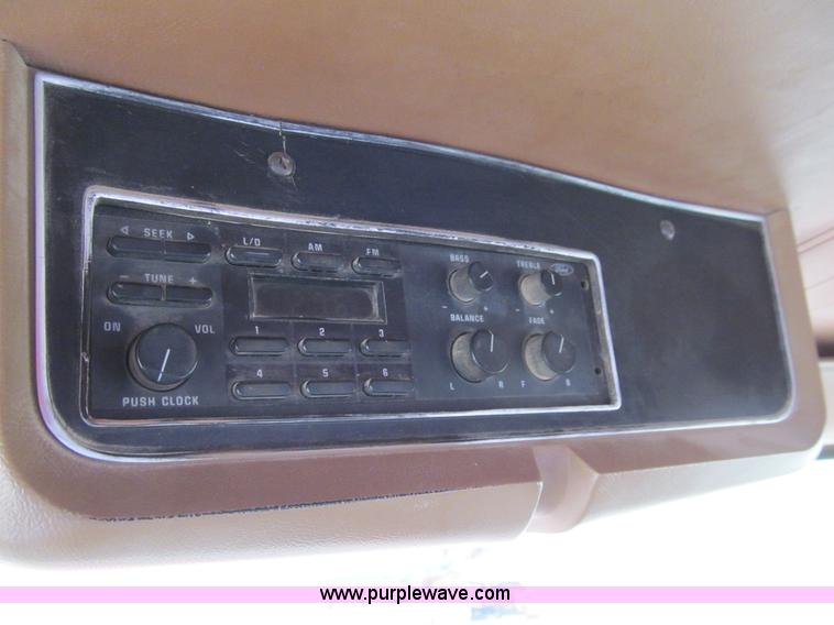 image for item E4694 1989 Ford LT9000 semi truck