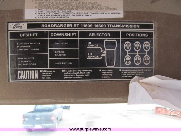 image for item E4694 1989 Ford LT9000 semi truck