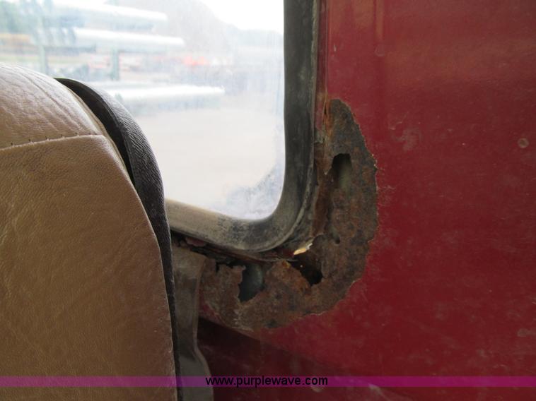 image for item E4694 1989 Ford LT9000 semi truck