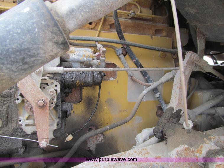 image for item E4694 1989 Ford LT9000 semi truck