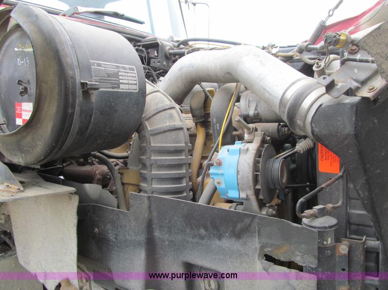 image for item E4694 1989 Ford LT9000 semi truck