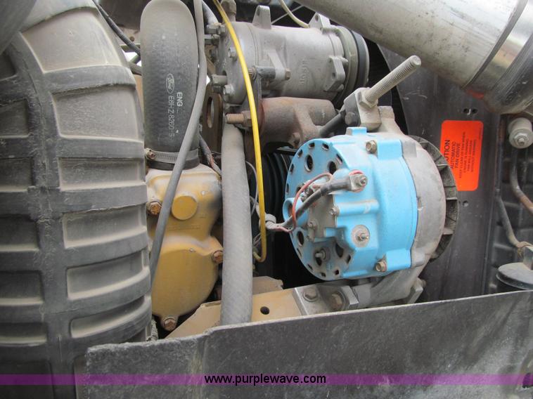 image for item E4694 1989 Ford LT9000 semi truck